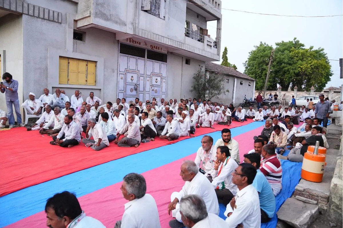 JennyThummar's tweet photo. ભાડેર ગામના સ્થાનિક રહીશો અને INDIA ગઠબંધન ના આગેવાનો- કાર્યકર્તાઓ સાથે "જનસંપર્ક કાર્યક્રમ".
નવી દિશા અને નવો ઉમંગ આ વખતે પરિવર્તન નક્કી છે.
.
.
.
#jennythummer
#JennyThummerForAmreli
#VoteForJennyThummer
#AmreliWithJennyThummer
#JennyThummer2024
#CongressForAmreli https://t.co/3fTwLT9Gmn