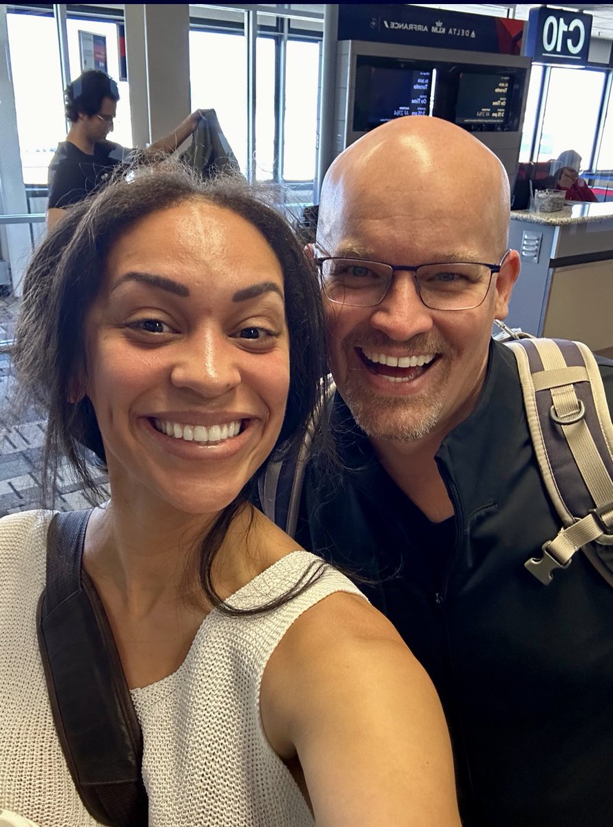 Caught sight of @drjnwarner & his family at the airport on the road to the derby, while I’m en route to sprinkle some Kentucky charm on my own wedding duties! 🎩🐎 #BluegrassState #DerbyDay #Kentucky #Urology #mayoclinicurology