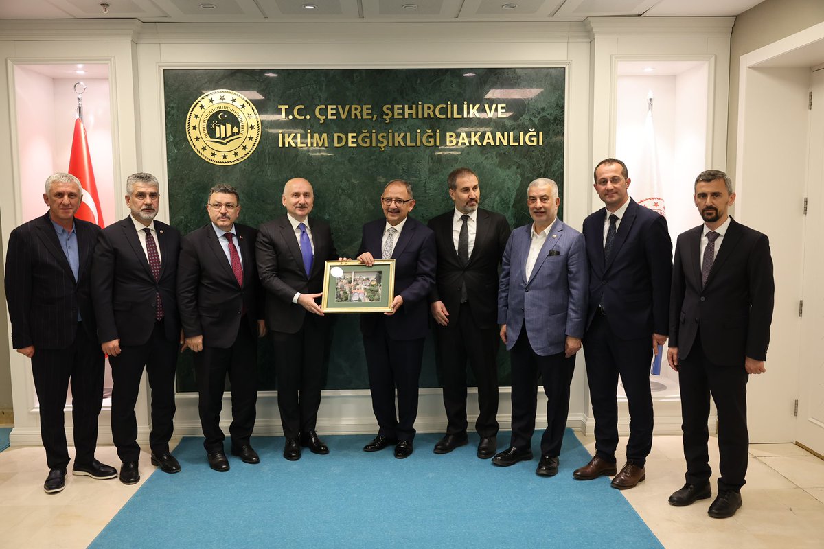 Çevre, Şehircilik ve İklim Değişikliği Bakanımız Sn. @mehmetozhaseki'yi ziyaret ederek Türkiye Yüzyılı'nın pilot kentlerinden biri olan Trabzon için istişarede bulunduk. Güçlü Türkiye için hep birlikte çalışacak ve milletimizin huzur ve konforunu daha ileri seviyelere taşımak