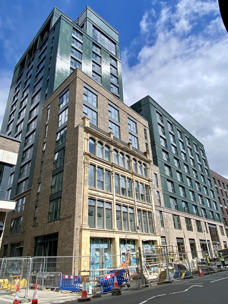 MurphyNiallGLA's tweet photo. #PlanningStuff in #Glasgow: The scaffold has now dropped so the ‘B’ listed retained facade for 140-144 Trongate, which dates from 1875, has been revealed once more. You can see the extent of repairs including new stone carving and the reinstated cast iron balustrade…👀👇🥰! 1/2 https://t.co/Sa12T08Sri