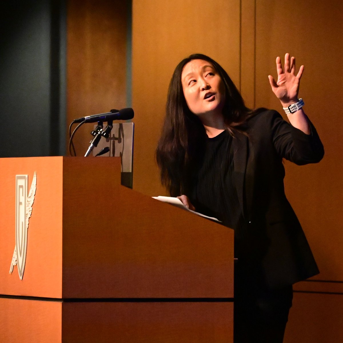 Ensworth's tweet photo. High School students had the opportunity to welcome parent Jessica Baba to discuss her family's story as Japanese Americans living in the incarceration camps during World War II. #ensworth #joyinlearning #asianpacificamericanheritagemonth https://t.co/xwdczNrJcs