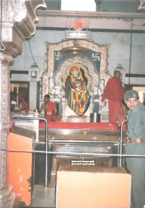 An old pic of Shirdi Sai Baba's Samadhi Mandir🙏🏻🌼🙏🏻 Jay Shri Sai Ram 🙏🏻🪔🪷🪔🪷🙏🏻
#omsairam