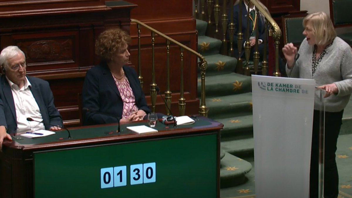 "#Bpost is een overheidsbedrijf. Jullie hebben dus de keuze: kiezen we voor een buitenlandse overname of kiezen we voor een sterke publieke dienstverlening in eigen land?" - <a href="/MariaVindevogh1/">Maria Vindevoghel</a> in #DeKamer