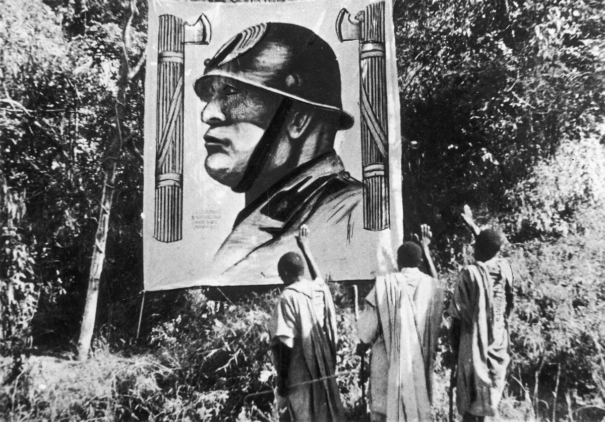 Neggas 🥰 the Duce. 

Ethiopians greeting the depiction of Mussolini at Mekelle.

November 1935