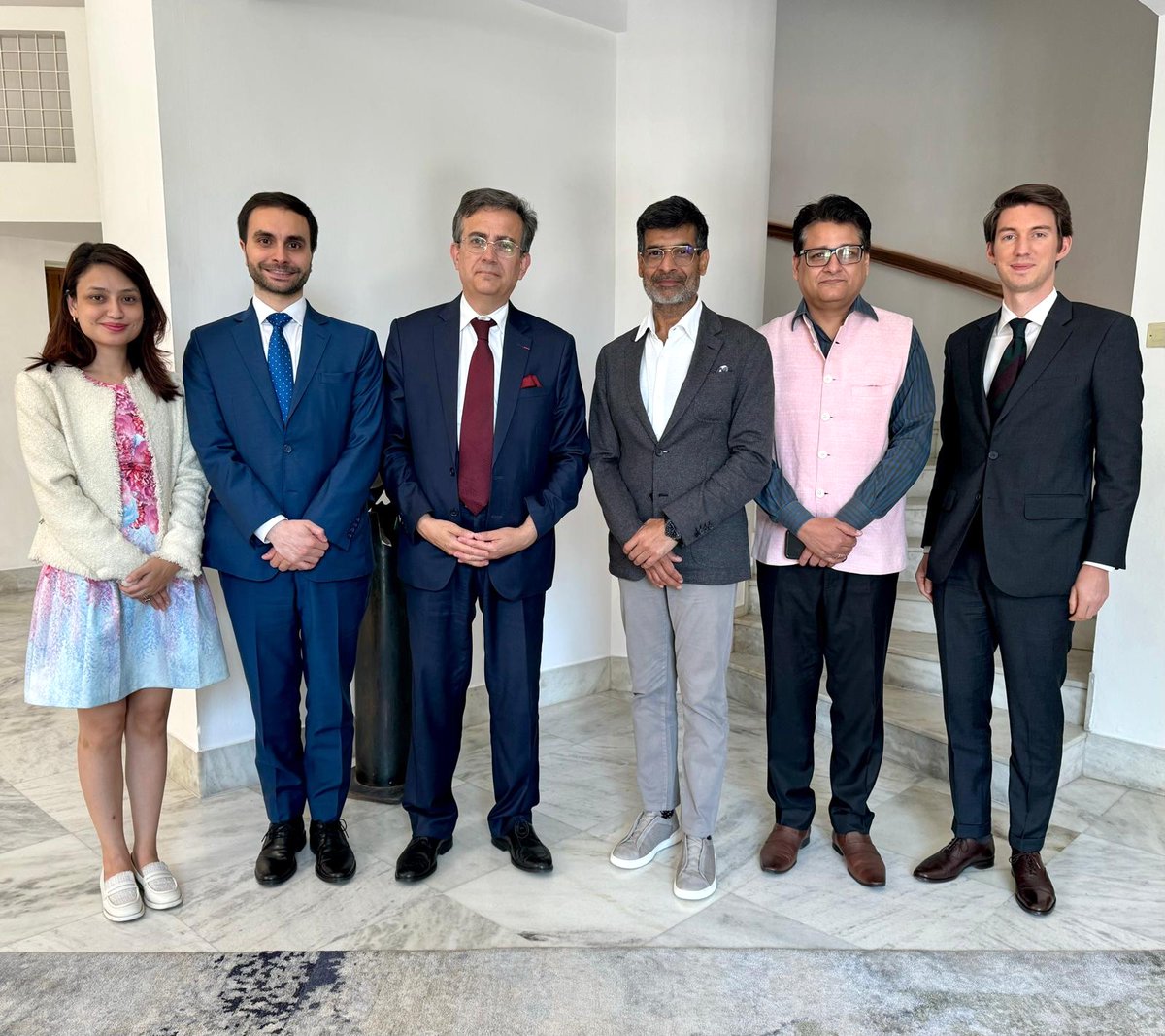 A pleasure to host ORF president @samirsaran & team. As a leading 🇮🇳 think tank, ORF plays a key role in formulating solutions to the world’s most pressing challenges. From Raisina Dialogue to thematic workshops & institutional ties, we are keen to work more with @orfonline.