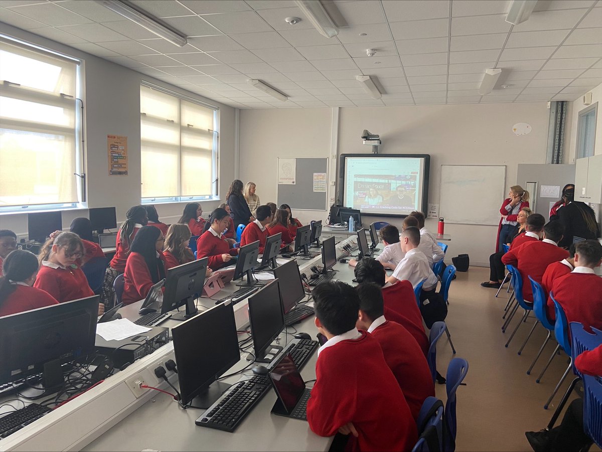 Well done to first year rang Eccles and third year rang Erne who attended a #CrackingCode live workshop for #CSweek. Thanks to the Dream Space team @MS_eduIRL for hosting and to our Dream Space ambassadors for organising #MSDreamSpace
