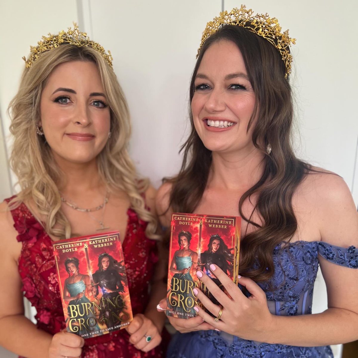 👑👑 BURNING CROWNS is officially out in the world and the TWIN CROWNS trilogy is complete💖💖 We celebrated with an epic ball — thank you to everyone who made the TWIN CROWNS trilogy a reality, and who truly made our dreams come true!