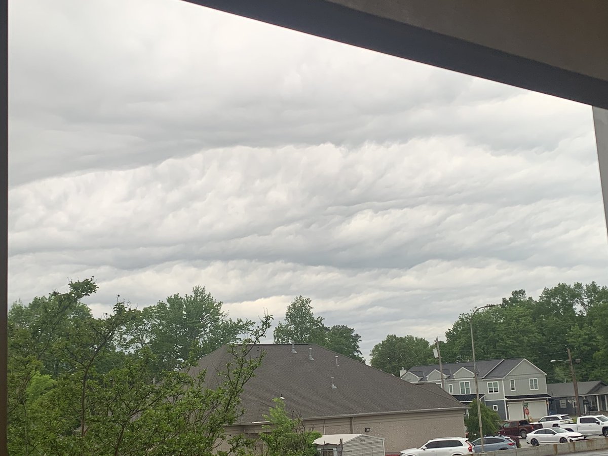 dupuyc3's tweet image. Pretty cool looking clouds over downtown Benton @ToddYakoubian