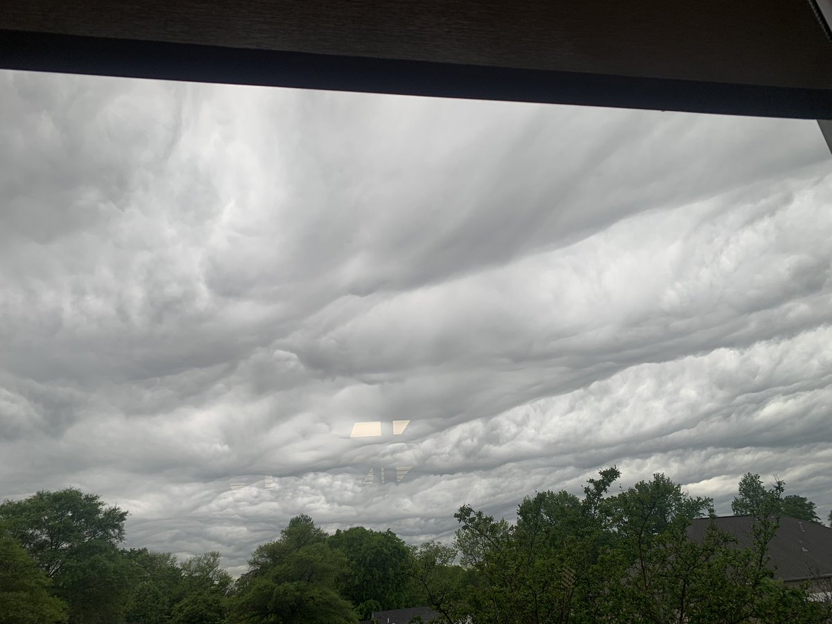 dupuyc3's tweet image. Pretty cool looking clouds over downtown Benton @ToddYakoubian