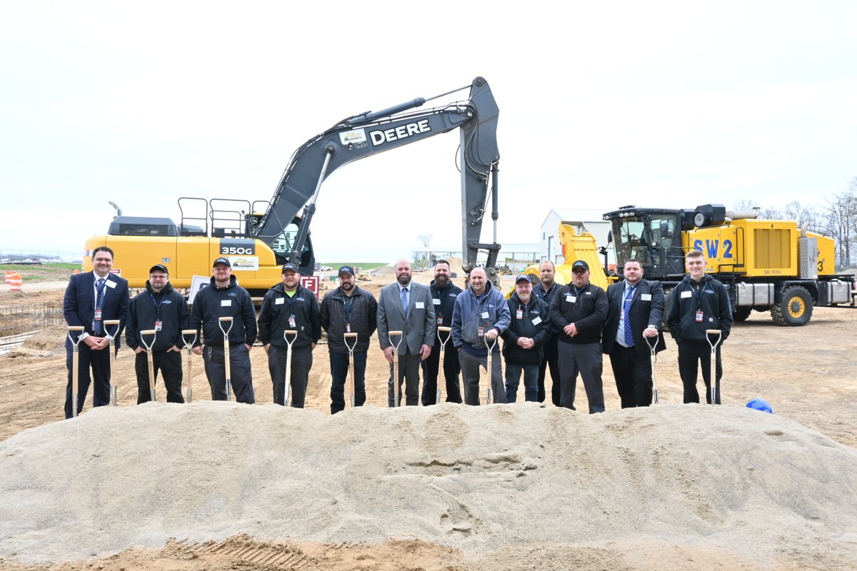 Yesterday, we celebrated the groundbreaking for our snow removal equipment building, which will expand the existing Airfield Maintenance facility by over 60,000 square feet to support critical operations and accommodate forecasted passenger growth. 👉 grr.org/news/sreground…