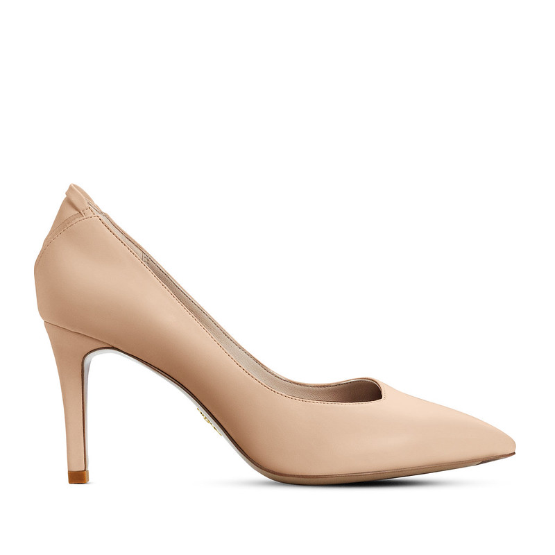Seeking a pair of timeless nude pumps? The new Frida in Almond Beige could just be what you're looking for. This vegan pointed toe pump is crafted from recycled materials. ♻️

#VEERAH
#VEERAHwarriors
#DoGoodLookIncredible
#veganshoes
#recycledmaterials
#nudepumps
#EarthMonth