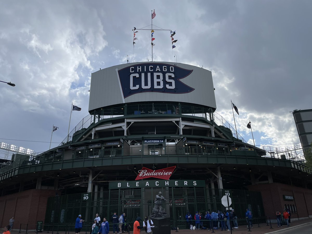 Bmac1098's tweet photo. Love living in Chicago, can finally go to as many Cubs games as I want! https://t.co/QkbadfErfR