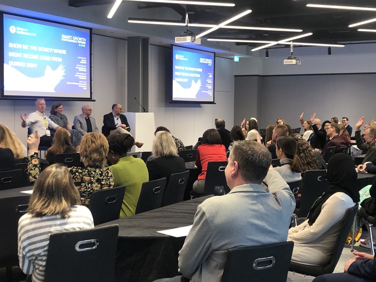 memcomUK's tweet photo. A show of hands.. how many people have a commercial approach in their organisation? To quote Ross Banford 
⁦@WorldOfWonderly⁩: ‘commercial is not a dirty word’ #membership #strategy #incomegeneration https://t.co/ebrupJQq2l