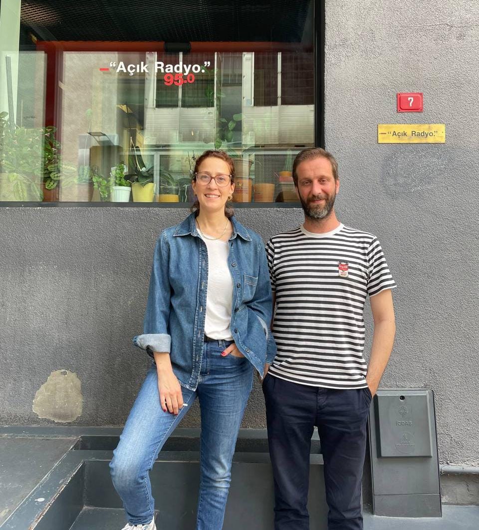 acikradyo's tweet photo. #AçıkDergi 
 
"Bazen Hep Birlikte": Çıplak Ayaklar Kumpanyası’nın kurucularından dansçı ve koreograf Mihran Tomasyan ile performans kayıtları ve arşivlerin izinde bir umut ve İstanbul belgeseli. 
 
Konuğumuz sanatçı-film yapımcısı ve eğitimci Didem Pekün. 
 
Saat 18:30'da! https://t.co/X35t7qRe1O