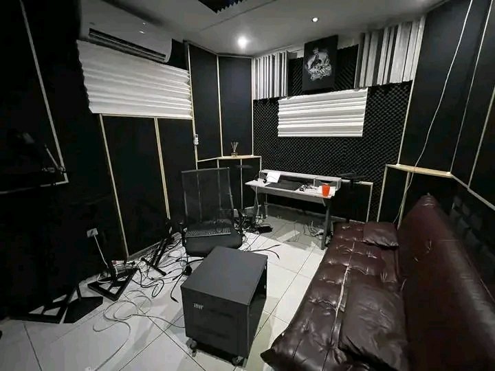 MDNnewss's tweet photo. There is been a robbery at Afrotainment studio. Recording systems were stolen. 

As such, the executives request public assistance in identifying the culprits responsible for the theft of the equipment. A reward of R20k is being offered for any information that leads to the capture of the criminals.

If anyone have information that may assist in the investigation may contact their studio.