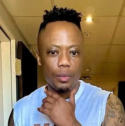 MDNnewss's tweet photo. There is been a robbery at Afrotainment studio. Recording systems were stolen. 

As such, the executives request public assistance in identifying the culprits responsible for the theft of the equipment. A reward of R20k is being offered for any information that leads to the capture of the criminals.

If anyone have information that may assist in the investigation may contact their studio.