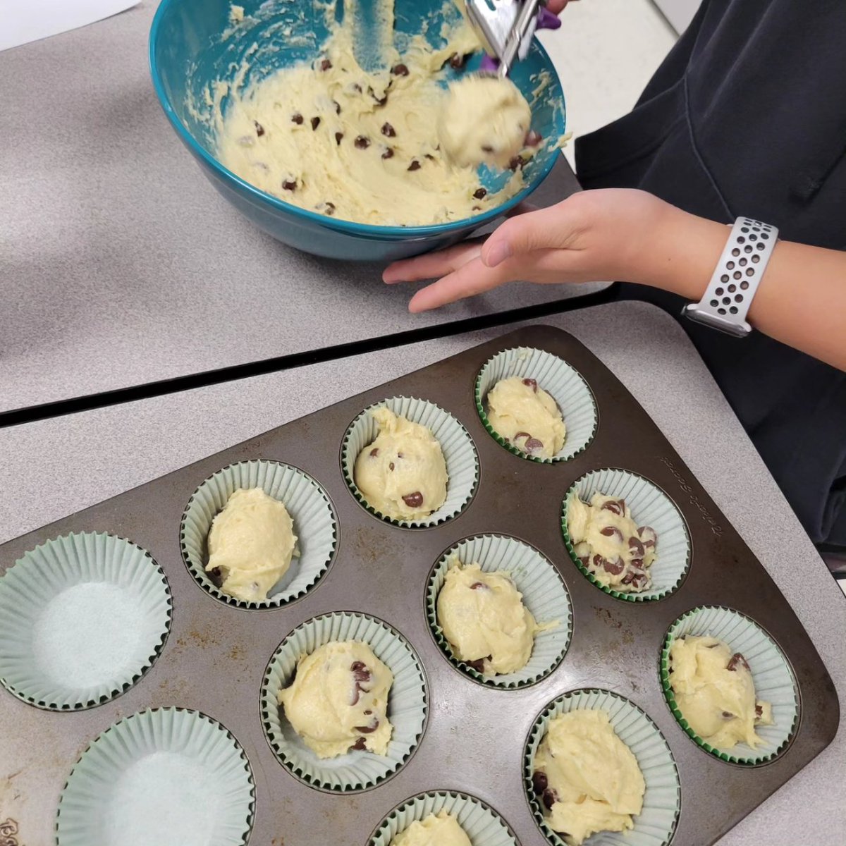 Anderson_FCS's tweet photo. For today on #MuffinWeek, we made Chocolate Chip muffins! They were SO good that there were no leftovers for the kids in the hallway. #SorryNotSorry #CookingClass #Delicious #AHSisFamily https://t.co/GNpBf2G2wp