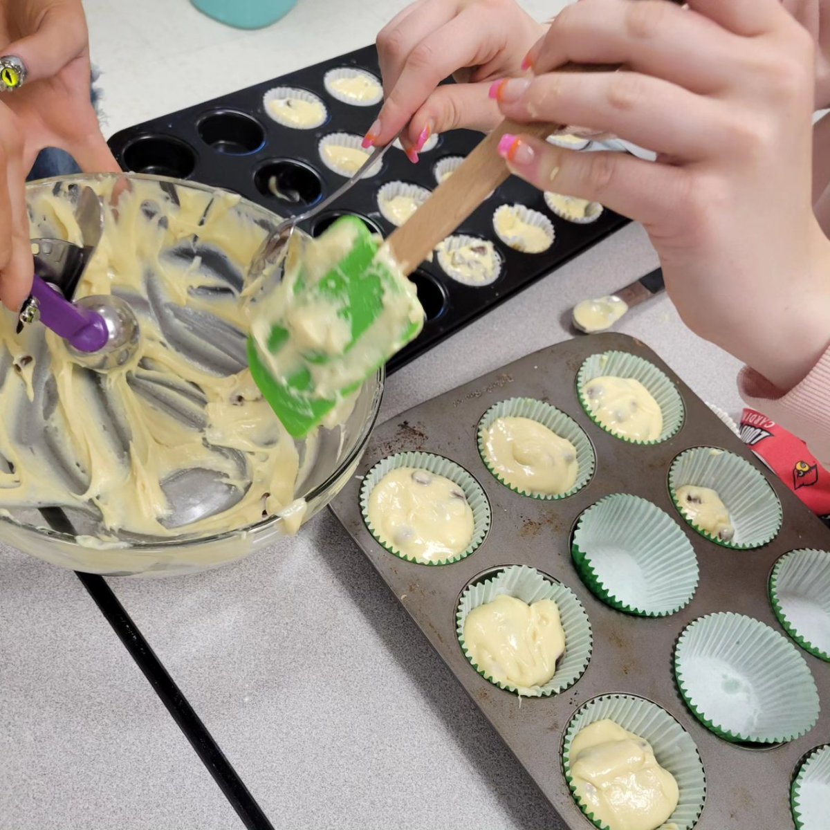 Anderson_FCS's tweet photo. For today on #MuffinWeek, we made Chocolate Chip muffins! They were SO good that there were no leftovers for the kids in the hallway. #SorryNotSorry #CookingClass #Delicious #AHSisFamily https://t.co/GNpBf2G2wp