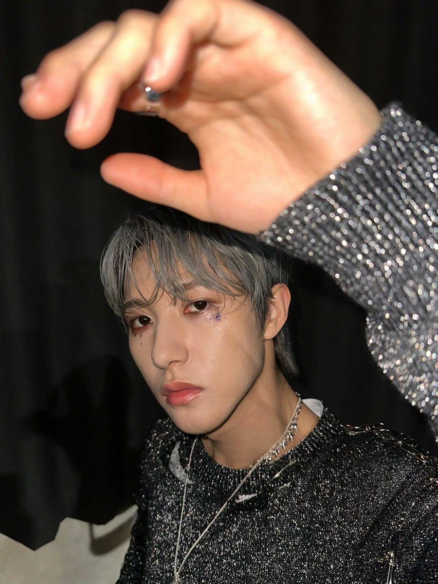 #renjun instagram/weibo update 

yellow_3to3: This is me