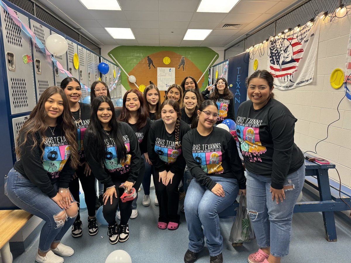 Good luck to our lady Texan softball team in their playoff game today. We are cheering for for you. 🎉🎉🥎🥎 @SRHSTx_softball