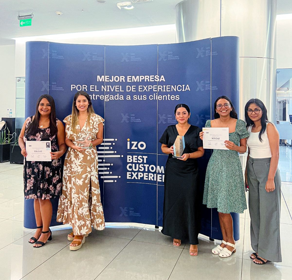 rumbominero's tweet photo. #Actualidad 
La empresa peruana líder del sector ganó el Premio Best Customer Experience 2023, entregado anualmente por la consultora española IZO, en la categoría de ‘utilities’. 
#Solgas #Energía 

https://t.co/KemVZjdAXZ https://t.co/TEzRjMeQQh