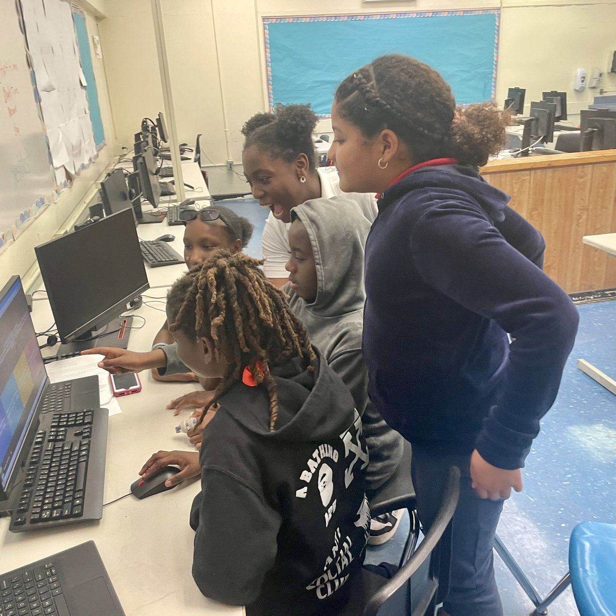 RainbowParkElem's tweet photo. The #ScienceShowdown Team @RainbowParkElem enthusiastically competed against other 5th grade teams.  #ETOScienceShowdown #YourBestChoiceMDCPS @mdcpsdasetoosi @MsAllisonStone https://t.co/K171zcPYXQ