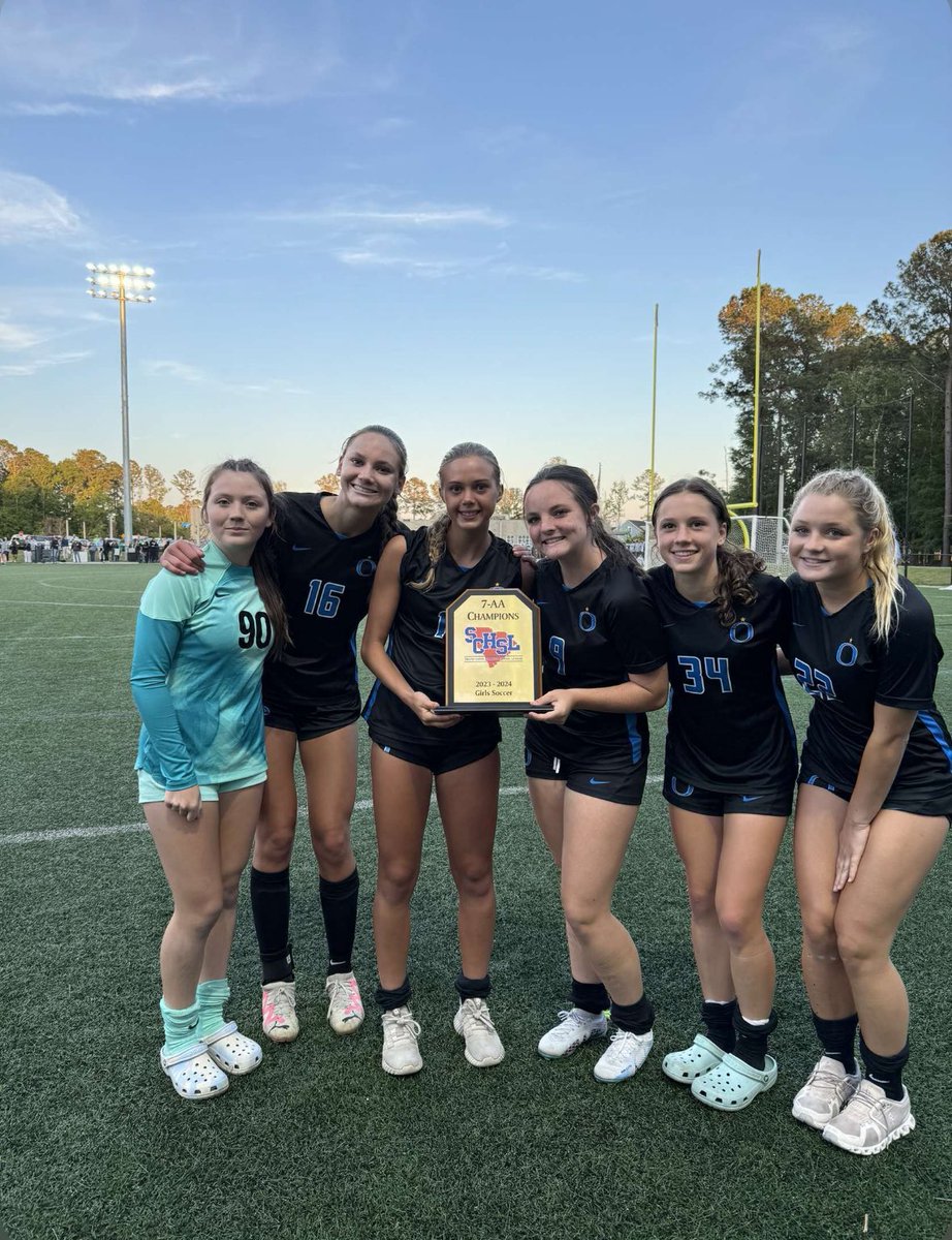 izzy_pessillo's tweet photo. Region Champs! It has been a great high school season so far with this team! Super excited for playoffs!! 🦈🦈 
@OCAWomensSoccer @AdOceanside @ImYouthSoccer @SSN_NCAASoccer @TheSoccerWire @PrepSoccer @ImCollegeSoccer https://t.co/4DejyDXJ69