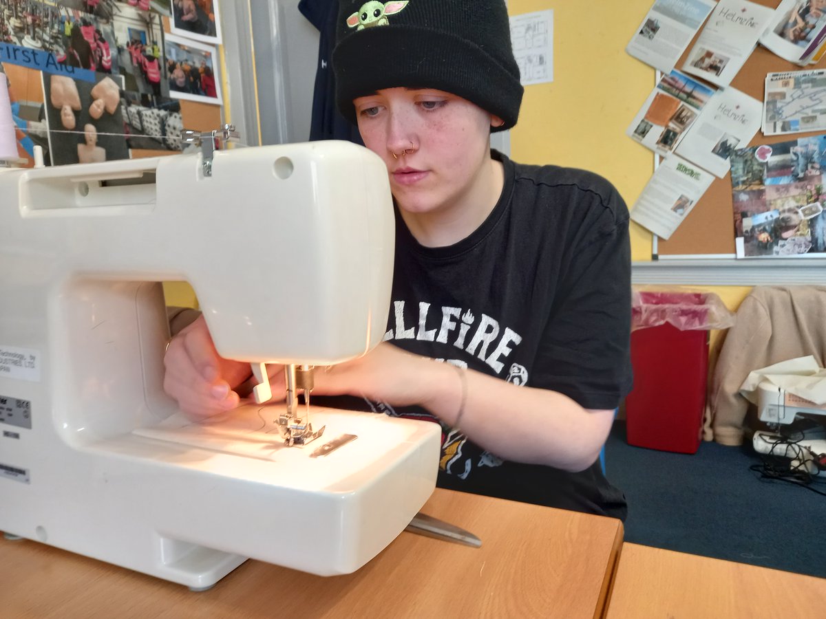 Continuing on with our #WorldEarthMonth activities, we are looking at how we can mend our clothing and how we can repurpose our old fabric 🧵👕👗 This takes in elements of STEM learning, looking at engineering, measuring and technology. Fantastic hands on learning #TeamHelm 🌟