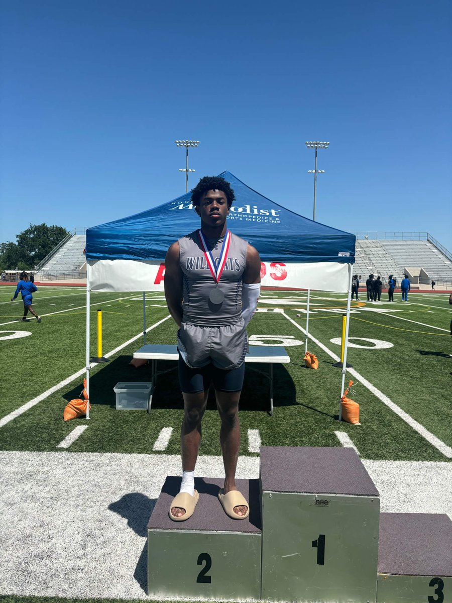 🎉 Boys Track dominated at the Regional track meet! 🏃‍♂️💨 Special shoutout to Braylin Byrd for his stellar performance: Long Jump: 9th place, soaring 21'9.5' 100m: 6th place, blazing through with 10.81s 200m: 4th place, sprinting to victory in 21.68s Way to represent!