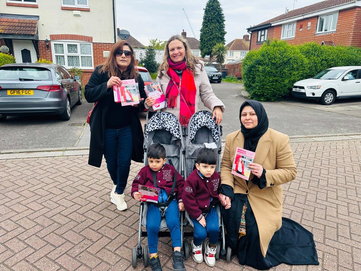 Excellent session in Hounslow Heath lots of brilliant conversations on the doorstep,strong support for amazing candidates ⁦@SadiqKhan⁩ ⁦@MarcelaBenede10⁩ ⁦@UKLabour⁩ ⁦@LondonLabour⁩ ⁦@Shansview⁩ ⁦@RuthCadbury⁩ ⁦@tmg786⁩ ⁦