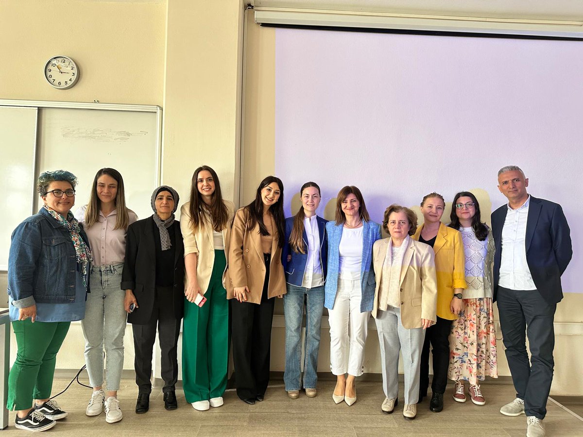 Mütercim ve Tercümanlık Bölümü’nün davetlisi olarak Marmara Üniversitesi’ndeydim. Yapay zekâ teknolojilerinin alanımıza yansımalarını konuştuk. Konukseverlikleri ve ilgileri için değerli hocalarıma ve sevgili öğrencilere sonsuz teşekkürlerimle! 🙏 <a href="/YtuFedFkl/">YTÜ Fen-Edebiyat Fakültesi</a> <a href="/ytubde/">YTÜ Batı Dilleri ve Edebiyatları Bölümü</a>