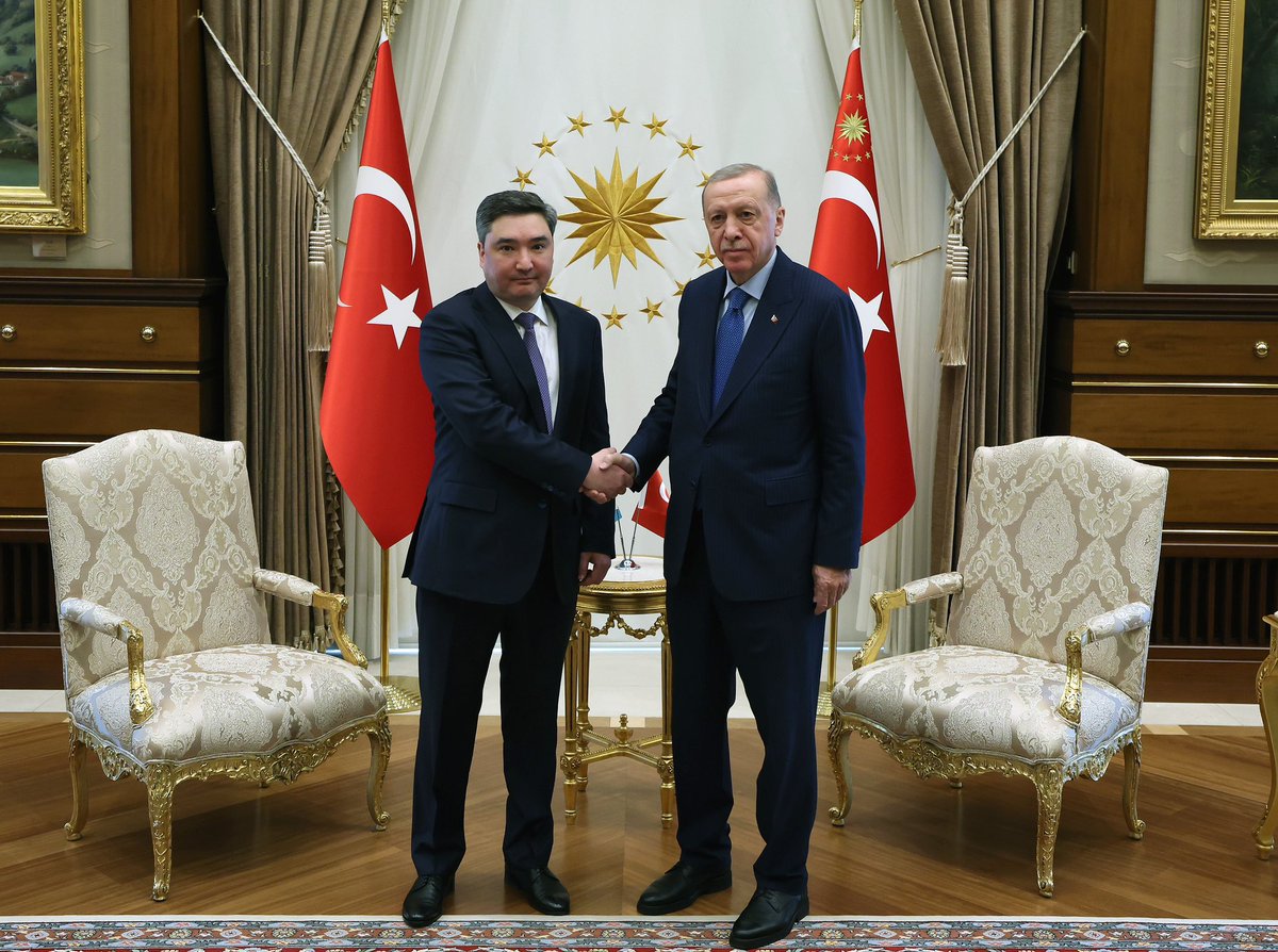 Cumhurbaşkanımız @RTErdogan, Kazakistan Başbakanı Oljas Bektenov’u Cumhurbaşkanlığı Külliyesinde kabul etti.