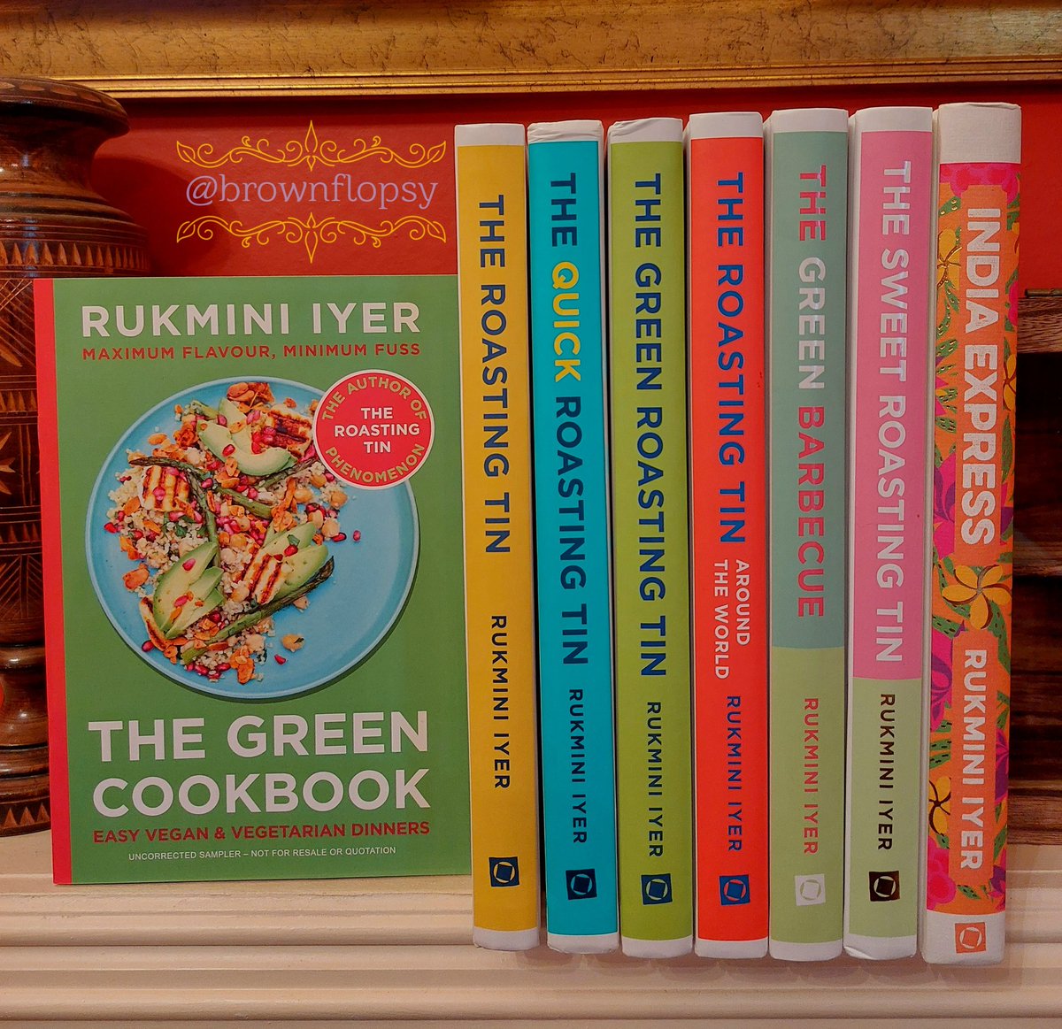 Thank you @vintagebooks for this sampler of #TheGreenCookbook - the brand new cookbook from the brilliant @missminifer 💚

Coming  6th June from @SquarePegBooks 

As you can see, I am a fully paid up member of the #TinLads club, and I can't wait to try the tasty new dishes! 😋