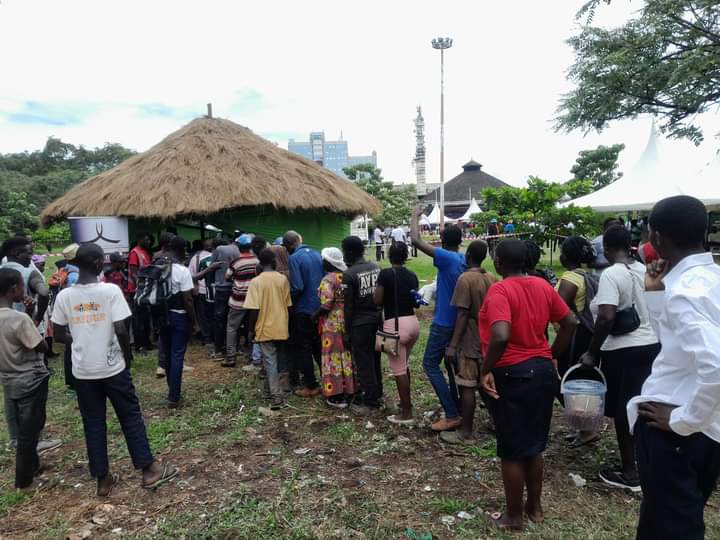 Thriving_luos's tweet photo. Kisumu  County residents line up to  view the legendary python #Omieri that is the key highlight of the ongoing #FishFiesta celebrations in Kisumu. https://t.co/IQLrSL6FgQ