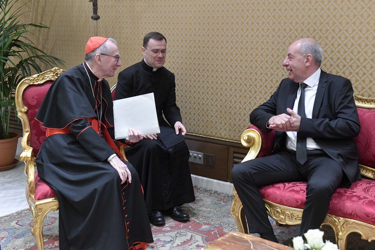 Presidential visit to the #Vatican 🇻🇦 @Pontifex Pope Francis received me in a personal audience and I had a meeting with Secretary of State Cardinal Pietro Parolin. As a devout Catholic, it is a great honour to meet the successor of Saint Peter. Source: #VaticanMedia