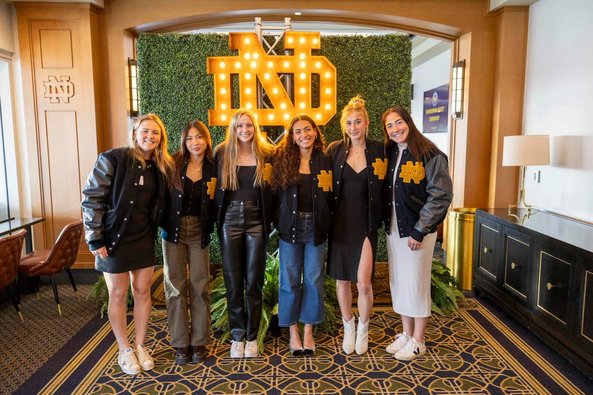 Congratulations to the first-time Monogram winners who received their jackets at last night’s 𝐌𝐨𝐧𝐨𝐠𝐫𝐚𝐦 𝐉𝐚𝐜𝐤𝐞𝐭 𝐂𝐞𝐫𝐞𝐦𝐨𝐧𝐲. 𝐖𝐞𝐥𝐜𝐨𝐦𝐞 𝐭𝐨 𝐭𝐡𝐞 𝐂𝐥𝐮𝐛! #NDFamily☘️