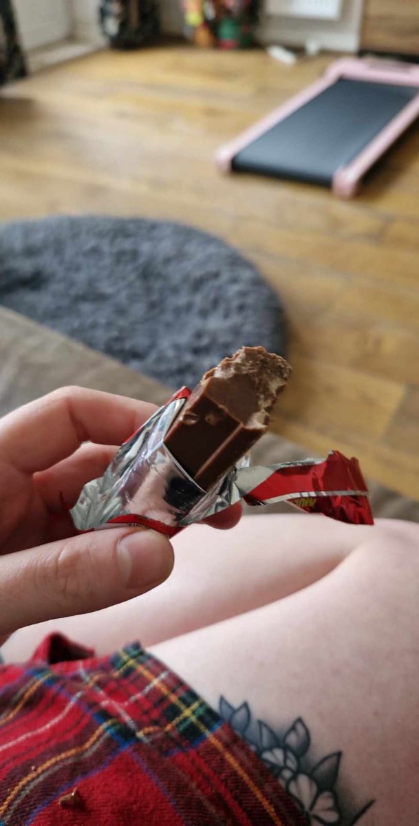 Emz1982's tweet photo. @KITKAT you've gone a bit too chunky. Where is my wafer???? 😭😭😭😭 are you trying to be more like yorkie??? https://t.co/2R6P0Xm2DG