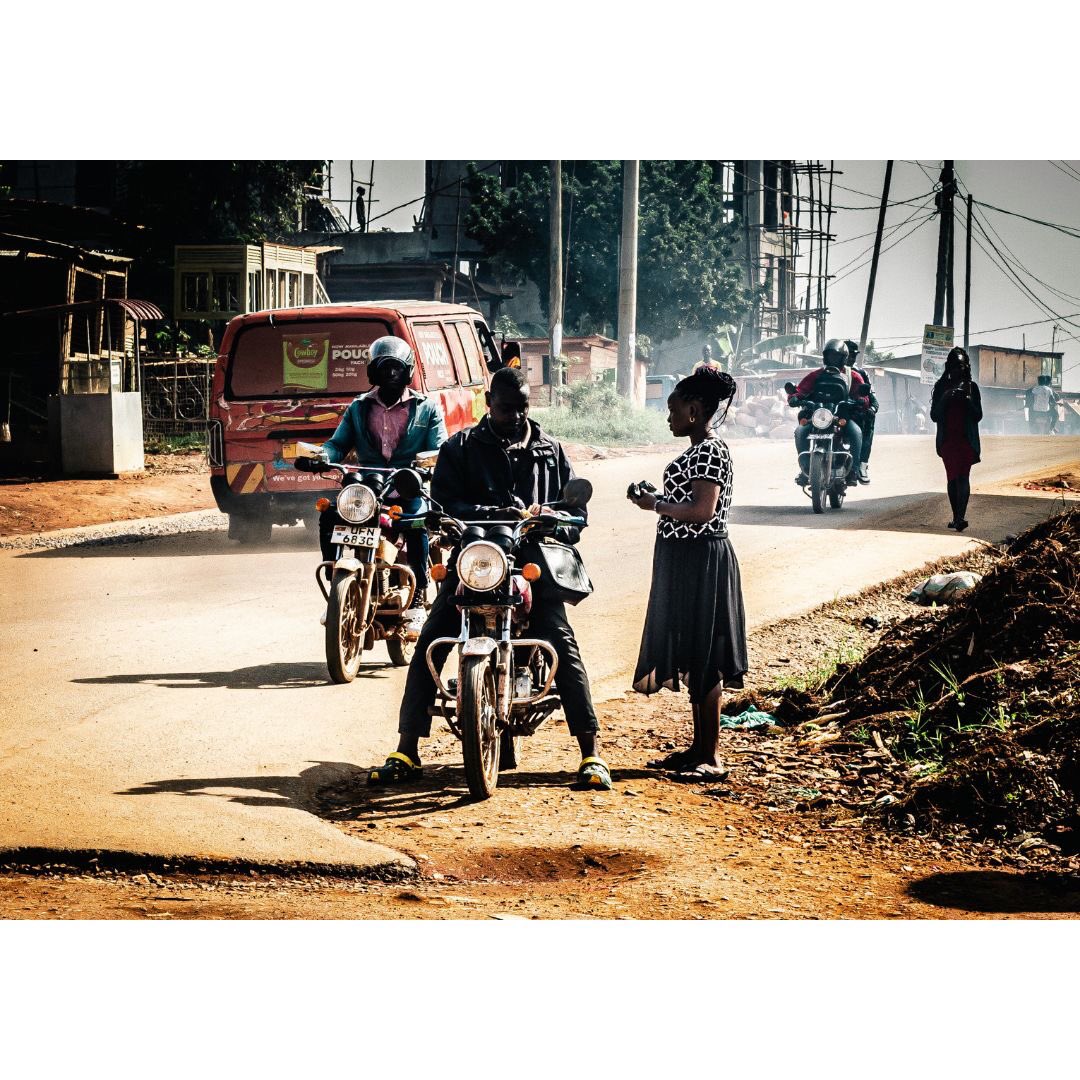 TheStreetDiary's tweet photo. Exchange of Journeys 🏍����

#StreetPhotography #BodaBodaLife #TransportTales #TheStreetDiary https://t.co/cso48Ve7qL