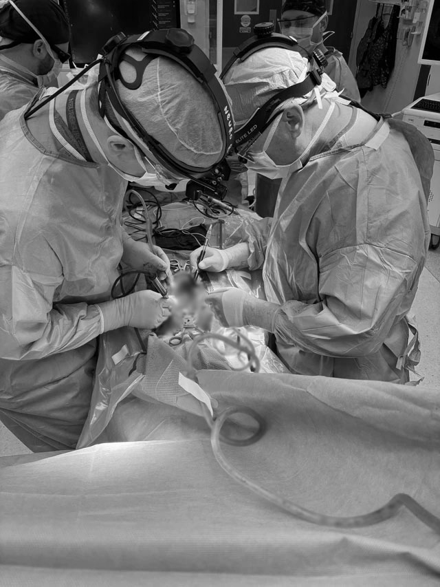 Dr. Gary Oxford, PGY-5, recently worked alongside Dr. Thomas Altstadt on a thoracic neurofibroma resection. #UofLNeurosurgery #Neurosurgery #OperatingRoom #Neurofibroma @UofLHealth @UofL