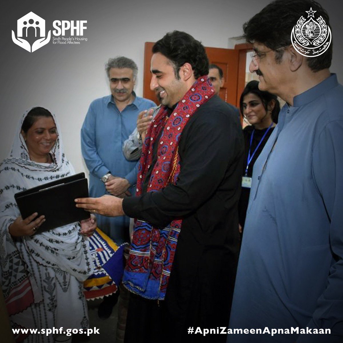 📸 In pictures: Ceremony of distribution of land titles for flood affectees - Honorable @BBhuttoZardari awarded land titles to 5,000 women beneficiaries, bringing hope and security to flood affectees under #SindhPeoplesHousing.
@BakhtawarBZ

#ApniZameenApnaMakaan