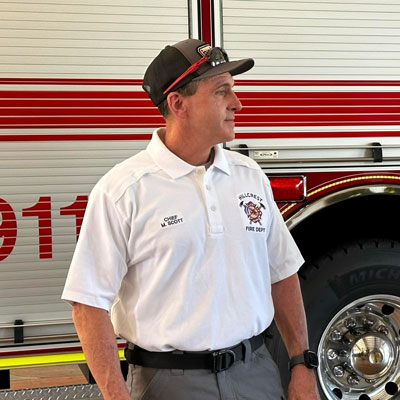 Hillcrest (NC) Fire Chief Suffers Head Injury After Fall from Apparatus ow.ly/4BY250RnUAE