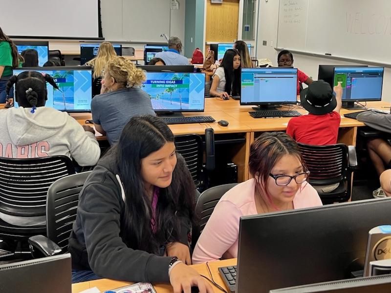 Making an impact on middle schoolers' education! #FGCU's GEMS program, or Girls in Engineering, Math, and Science, is getting local students excited about STEM. 💚💙 #STEM #GEMS brnw.ch/21wJaHk