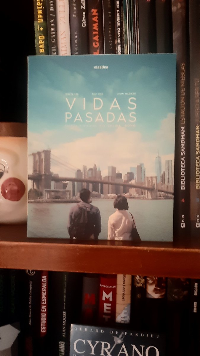 DavidGarridoBaz's tweet photo. Pues me acaba de llegar a casa esta preciosidad: la primera edición en Blu Ray de #VidasPasadas, mi película internacional preferida del 2023. Contiene un bonito libro de 60 pag con una edición muy cuidada de hermosos textos y fotos y un prólogo de @pepablanes #InYeon a tope ❤🤗 https://t.co/aRMKrRo1xh