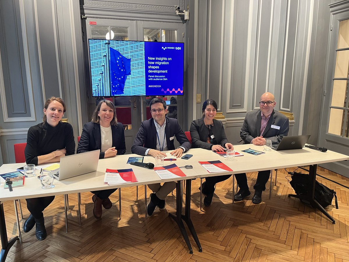 COMPAS_oxford's tweet photo. COMPAS researchers @MarieGodin001 @CVar_Sil and @PRIOresearch's @MariaGJumbert are attending the #MIGNEX24 policy conference in #Brussels today - with over 200 attendees!

The panel "Towards Policy Coherence: Research findings" presented two policy briefs, with interventions by @anna_katharinak @evanroemburg @luca_lixi and Marina Manke (@IOM_GDI).

This is the final #MIGNEX policy event, putting an end to six years policy relevant research on migration.