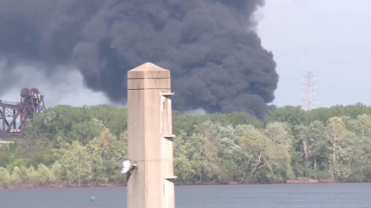 We're following breaking news in the Portland neighborhood -- smoke from this garage fire on Northwestern Parkway could be seen for miles. Fire crews are getting it under control.