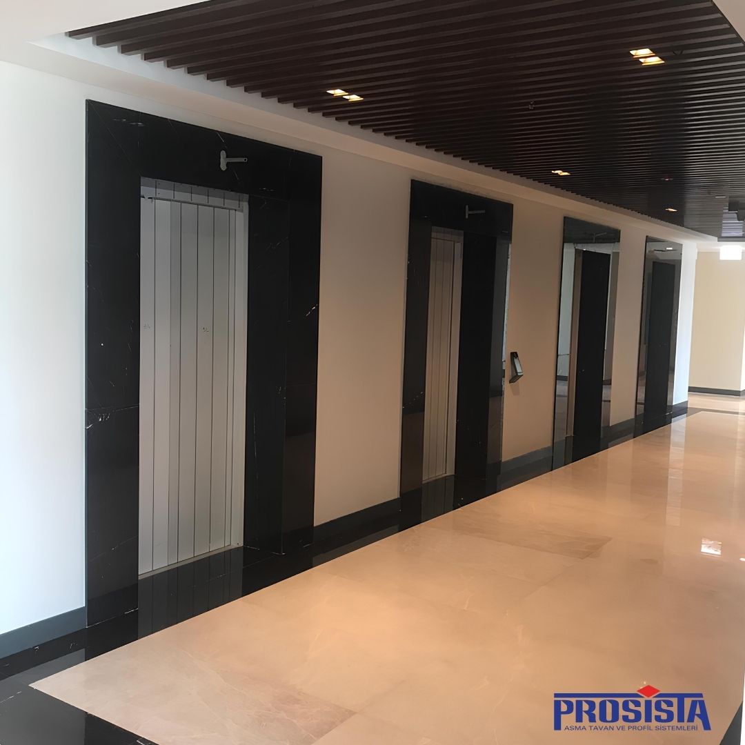 ProsistaTavan's tweet photo. PROSİSTA Baffle sistem çözümleriyle, İstanbul Finans Merkezi Özel İkmal Alanı'nın tavanlarını özgün ve estetik mekanlara dönüştürdük.
#prosista #prosistateam #baffletavan #baffleceiling #interiordesign https://t.co/kEXERp5giv