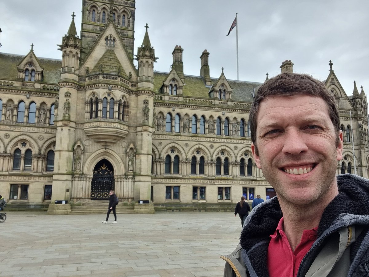 In Bradford today for meetings about the West Yorkshire Pension Fund. Lovely to be greeted by @FossilFreeWYPF thanking us for recently agreeing to not invest any new money in Fossil Fuels.