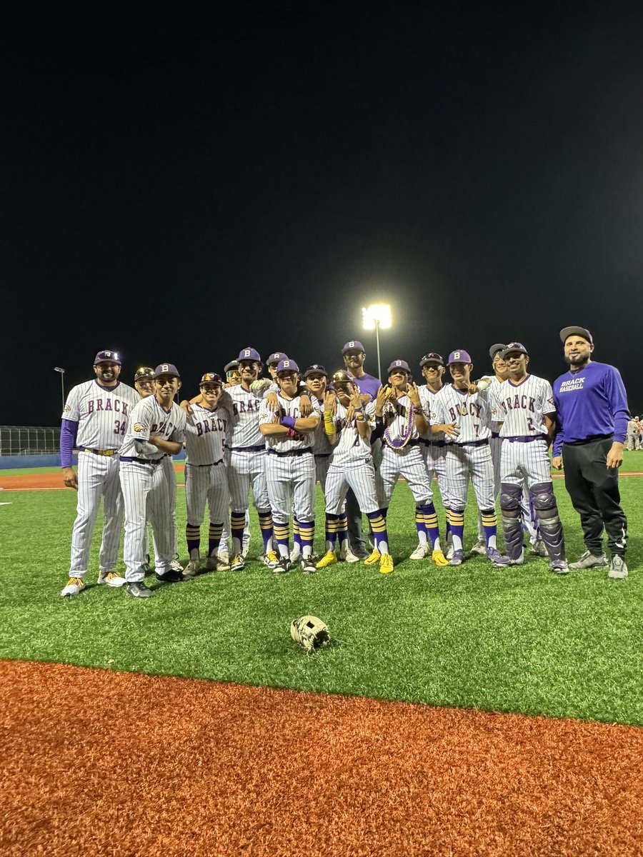 COACHAGII's tweet photo. Congrats to this team for punching their ticket to the playoffs. Resilient in the face of adversity all season long! No words can express how truly proud I am to coach these young men!! On to the playoffs!
#EAGLEBALL https://t.co/gC8TslYelZ