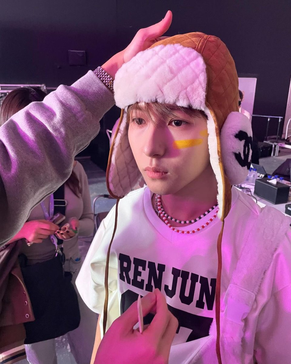 jaune_ange_o0's tweet photo. 「明るく見えますよね ヒヒ ㅠ」

こんなに沢山可愛いロンジュンがいるのにその中に縛られている作品があるのも…苦しいな https://t.co/dVczwrrAkZ