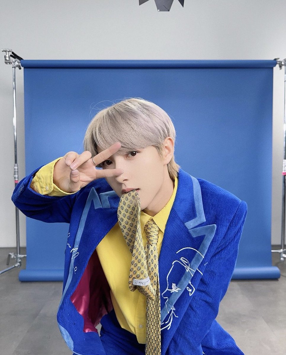 #renjun instagram update

yellow_3to3: i look really bright right hehe  ㅠ